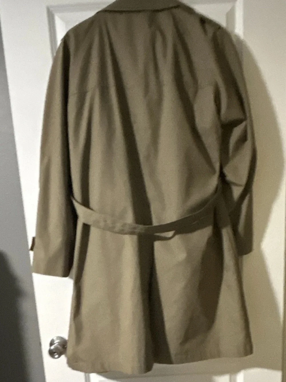All Weather Men’s Brown Mid-Length Trench Coat lined pockets: Size 40R